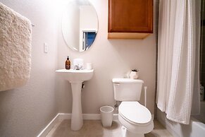 Elegance & Elevation: Mile High Condo in Highland