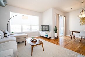 Elegance & Elevation: Mile High Condo in Highland