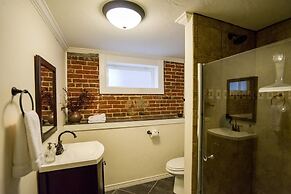 The City Park Cottage With Home Theater