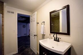 The City Park Cottage With Home Theater