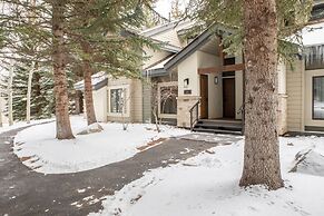 126 Ridgepoint 3 Bedroom Townhouse by RedAwning