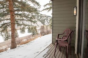 126 Ridgepoint 3 Bedroom Townhouse by RedAwning