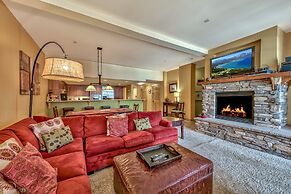 Luxury Three Bedroom Mountain Escape at Kirkwood Townhouse by RedAwnin