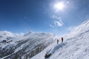 Luxury Three Bedroom Mountain Escape at Kirkwood Townhouse by RedAwnin