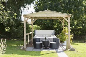 The Pines at Eastleigh - 3 Cottages