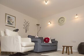 The Pines at Eastleigh - 3 Cottages