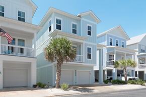 Bay Side 4 Bedroom Home by RedAwning