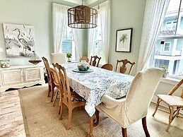 Bay Side 4 Bedroom Home by RedAwning