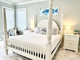 Bay Side 4 Bedroom Home by RedAwning