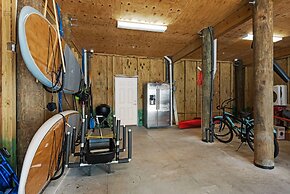 Bay Side 4 Bedroom Home by RedAwning