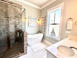 Bay Side 4 Bedroom Home by RedAwning