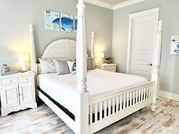 Bay Side 4 Bedroom Home by RedAwning