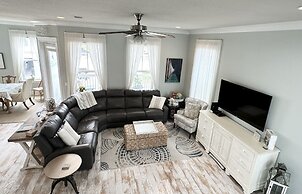 Bay Side 4 Bedroom Home by RedAwning