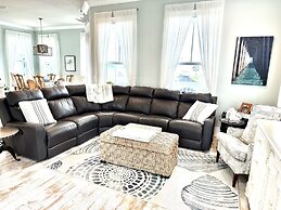 Bay Side 4 Bedroom Home by RedAwning