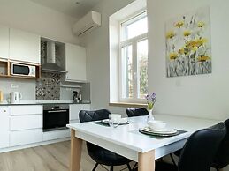 Studio Apt Orchard on Rokova St