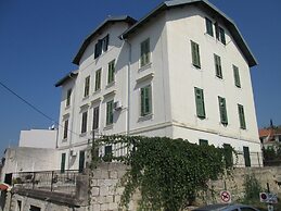 Studio Apt Orchard on Rokova St