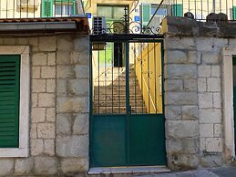 Studio Apt Orchard on Rokova St