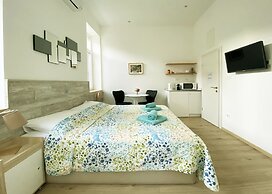 En-suite Rose on Rokova Street