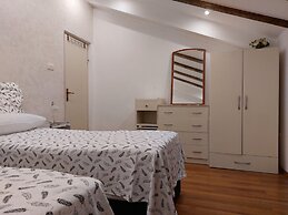 Apt Lavender on Nincevica St-1 BR Apt