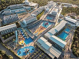 Caretta Paradise Resort & Waterpark