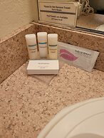 MorningGlory Inn & Suites