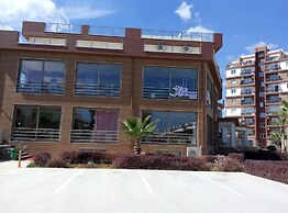 One Bedroom Apartment at Longbeach