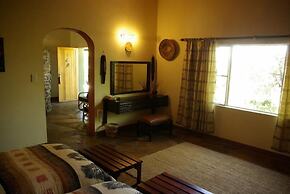 Toko Kamanjab Lodge & Safari