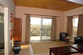 Toko Kamanjab Lodge & Safari