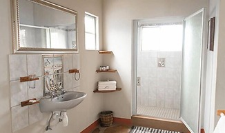 Toko Kamanjab Lodge & Safari