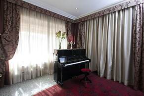 Astor Hotel