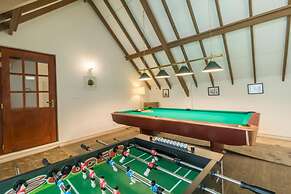 The Lynden Grove Hotel