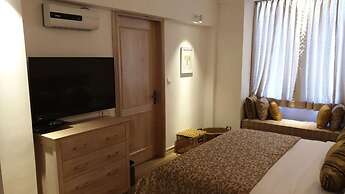 The Lynden Grove Hotel