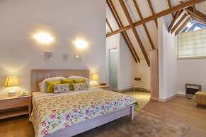 The Lynden Grove Hotel