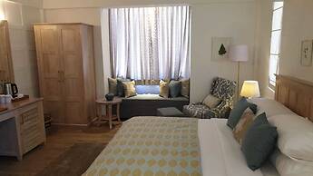 The Lynden Grove Hotel