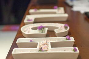 The Lynden Grove Hotel