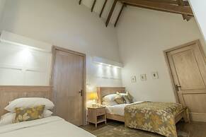 The Lynden Grove Hotel