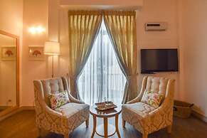 The Lynden Grove Hotel