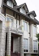 The Lynden Grove Hotel