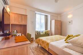 The Lynden Grove Hotel