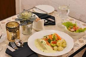 The Lynden Grove Hotel