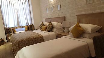 The Lynden Grove Hotel