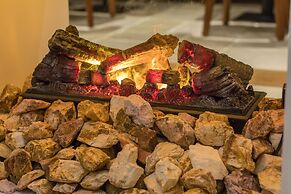 The Lynden Grove Hotel