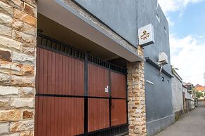 OYO 401 The Frog Homestay Sanur