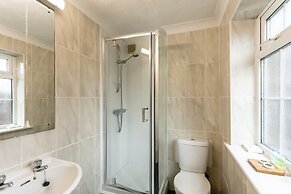 Roydon Marina Village Hotel