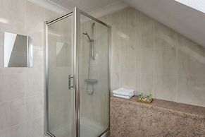 Roydon Marina Village Hotel