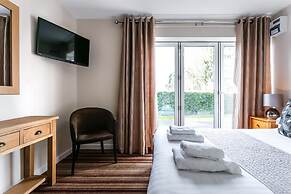 Roydon Marina Village Hotel