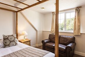 Roydon Marina Village Hotel