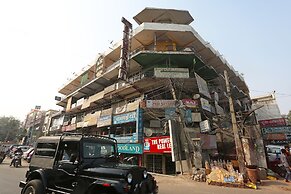 OYO 27864 Hotel Samrat