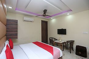 OYO 27864 Hotel Samrat