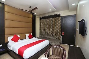 OYO 27864 Hotel Samrat